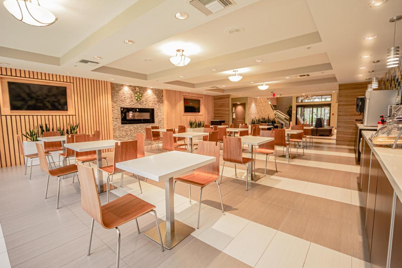 Days Inn & Suites By Wyndham Fort Myers Near Jetblue Park Dış mekan fotoğraf