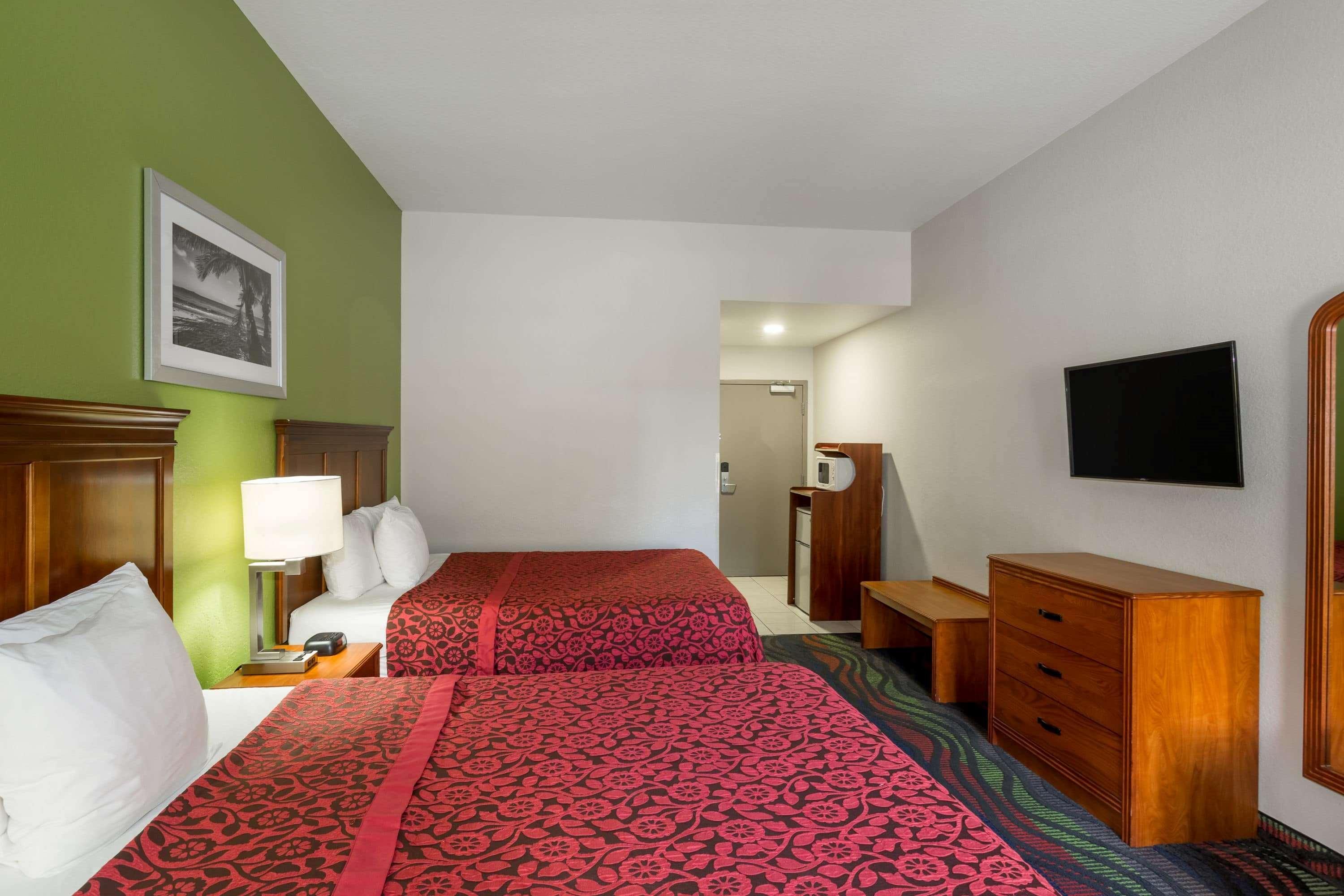 Days Inn & Suites By Wyndham Fort Myers Near Jetblue Park Dış mekan fotoğraf