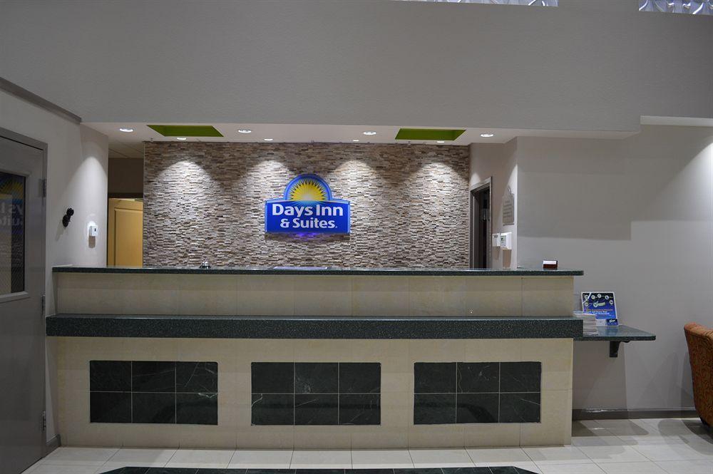 Days Inn & Suites By Wyndham Fort Myers Near Jetblue Park Dış mekan fotoğraf